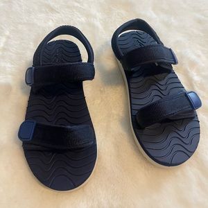 Cat and Jack navy sandals sz 11